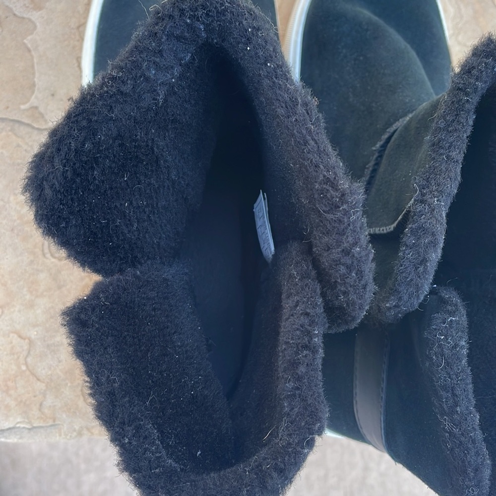 Ugg Lynus Black Suede Sneaker Size 11 - Picture 10 of 13